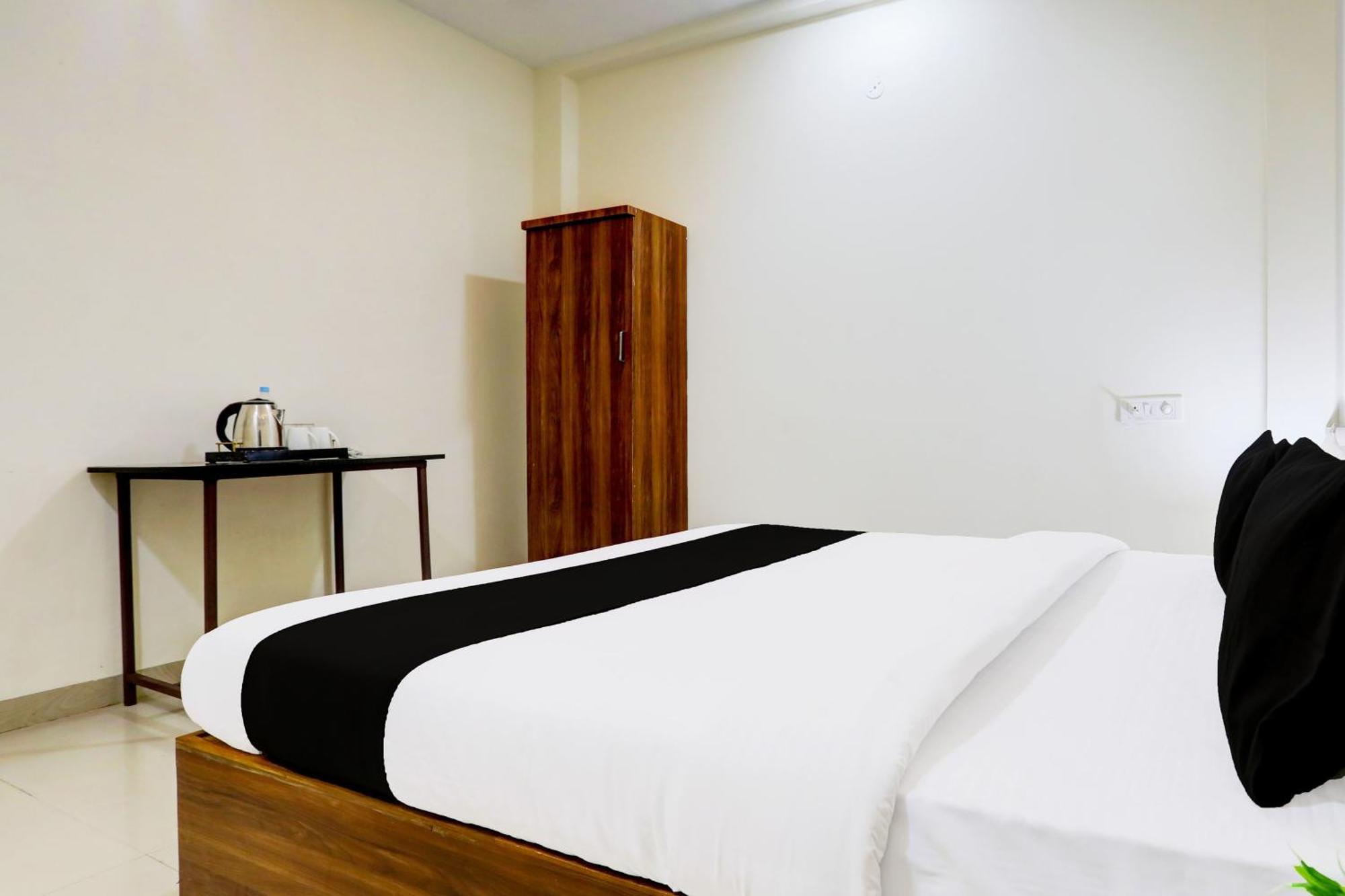 Hotel O Sb 47 印多尔 外观 照片