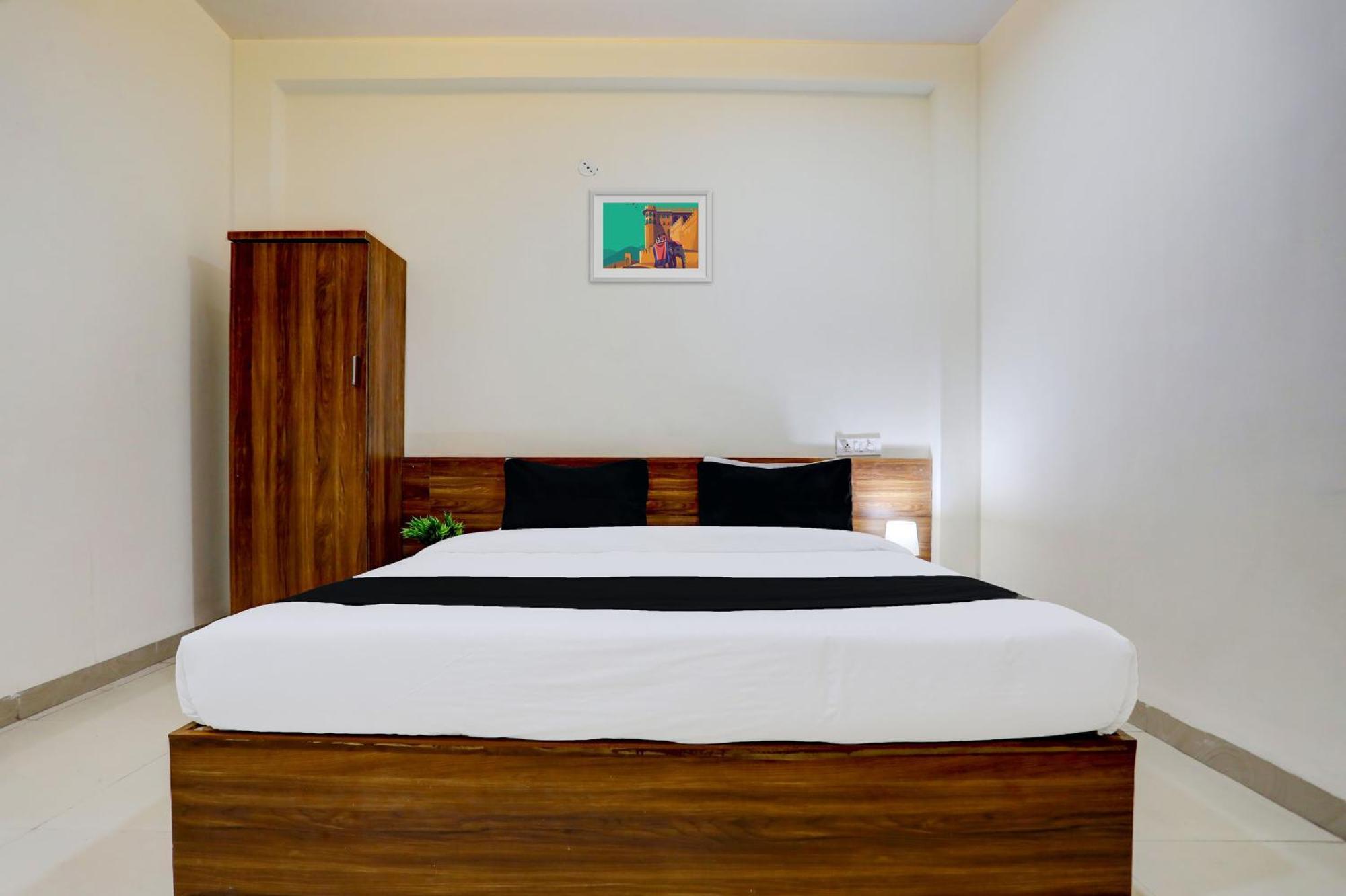 Hotel O Sb 47 印多尔 外观 照片