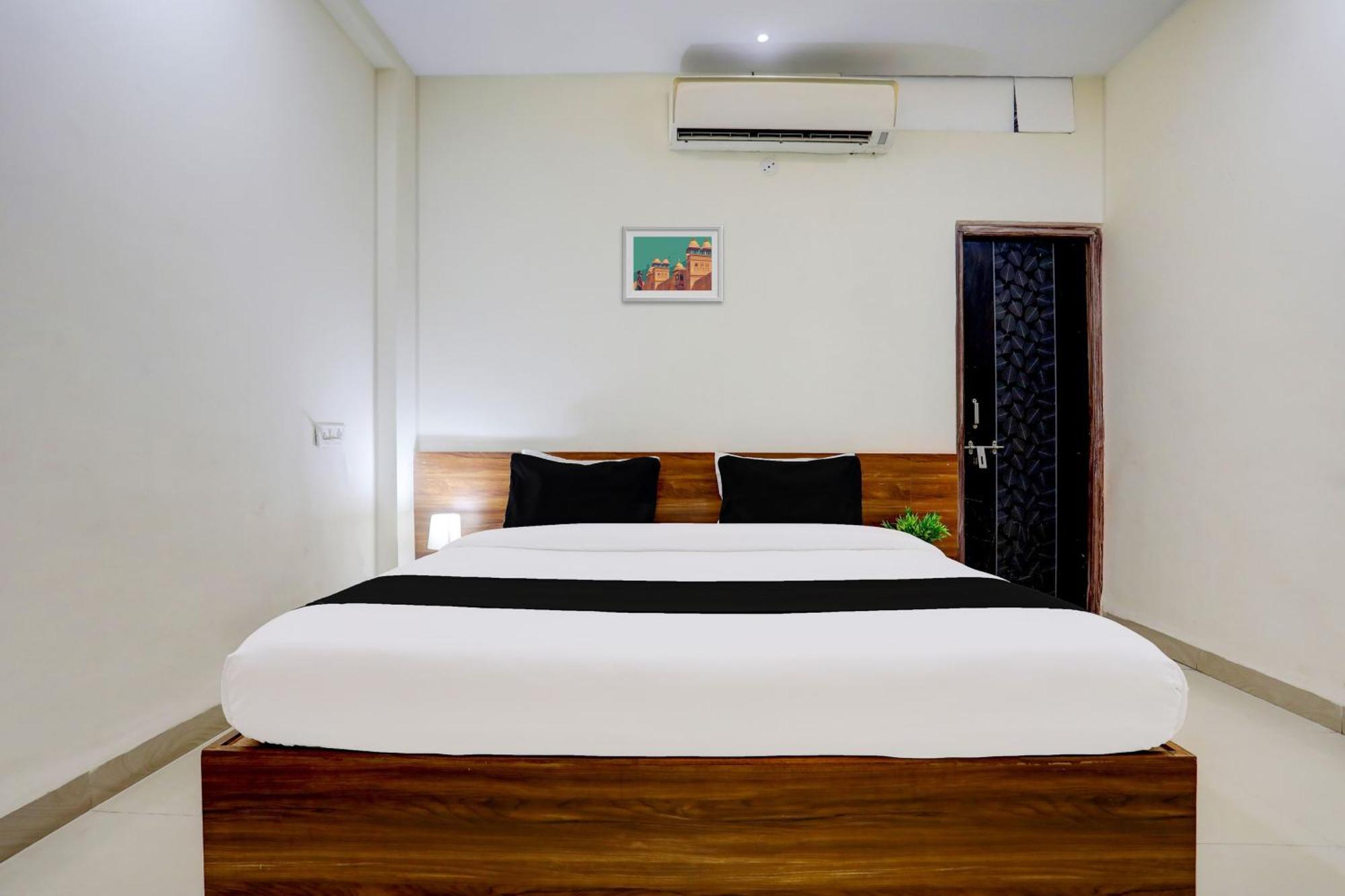 Hotel O Sb 47 印多尔 外观 照片